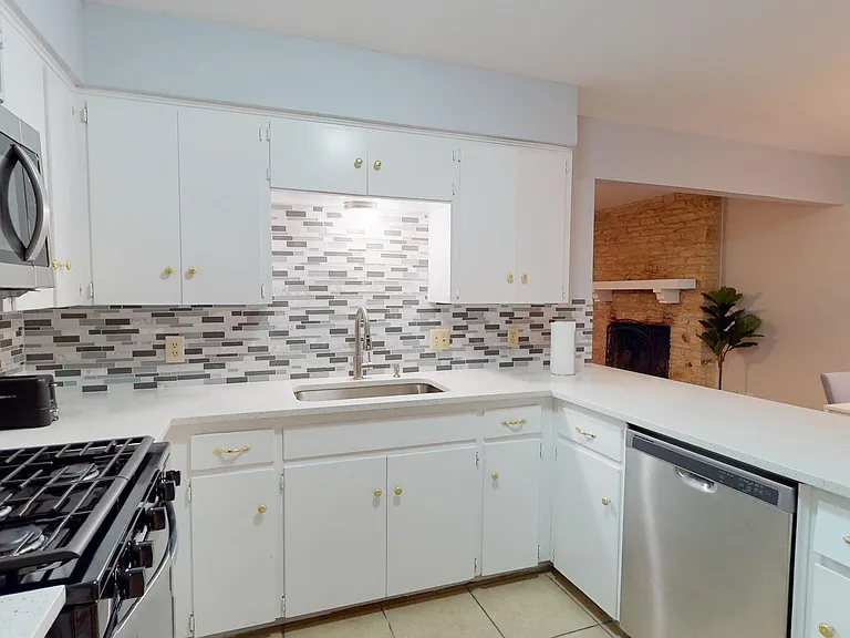 7611 Lunar Dr — Photo 4