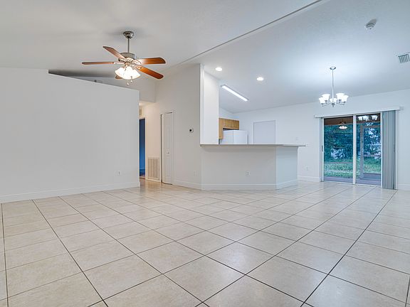 2nd image of 702 NW Kilpatrick Avenue