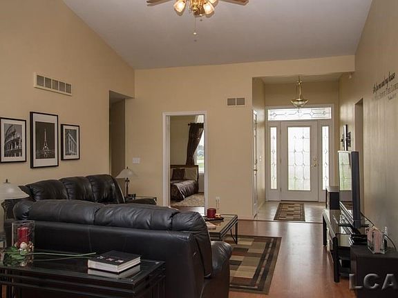4th image of 226 Joy Rd
