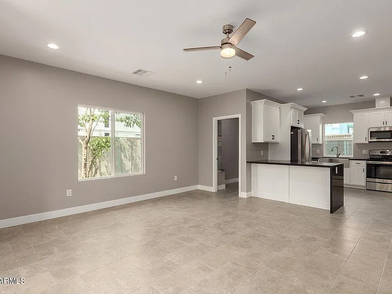 2336 E Harvard St #B — Photo 6