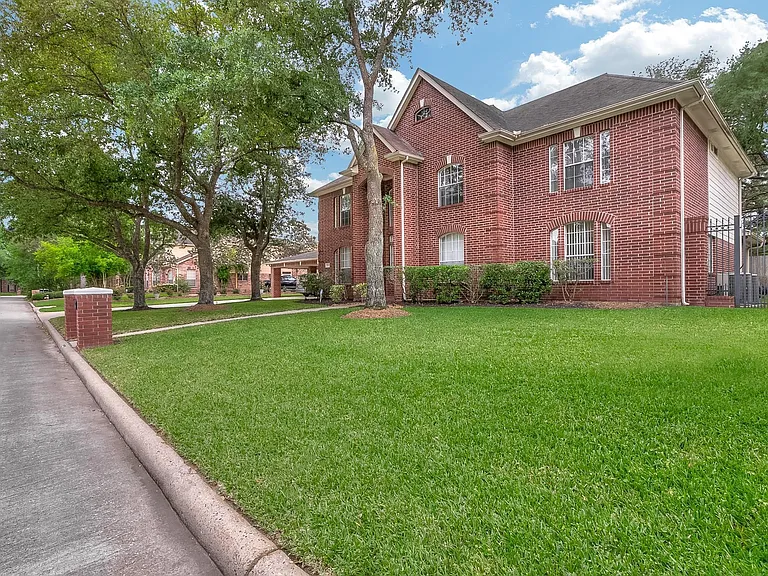 17323 Jackson Pines Dr — Photo 2