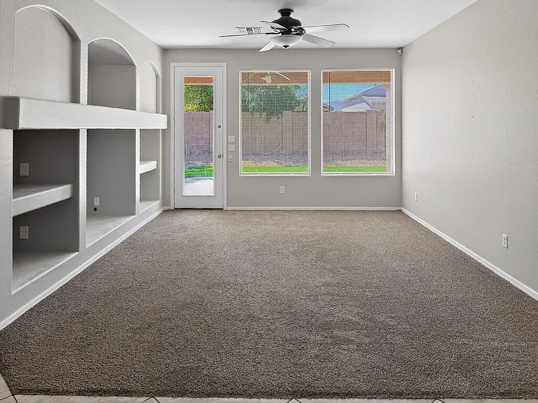 2421 W Ellis St — Photo 21
