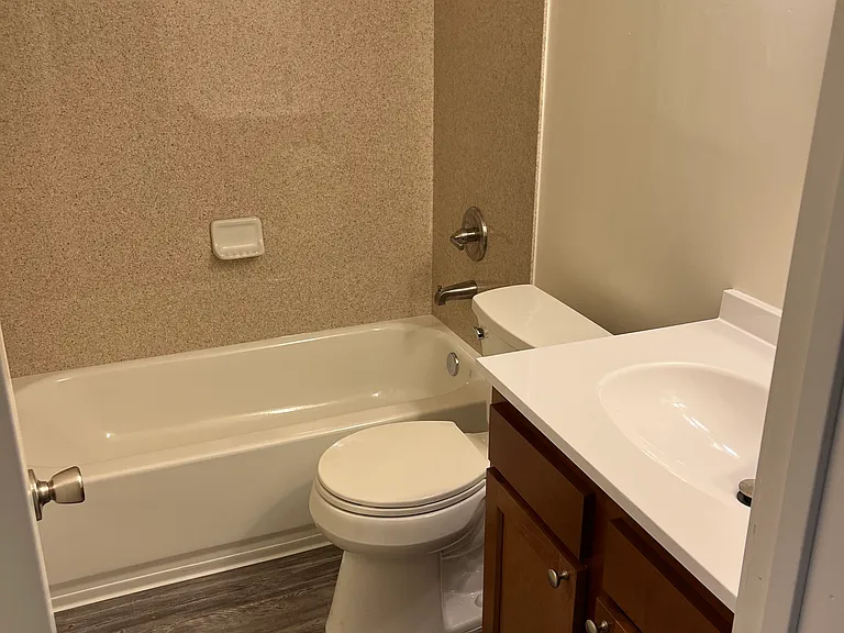 200 E Glenn St #200 — Photo 7