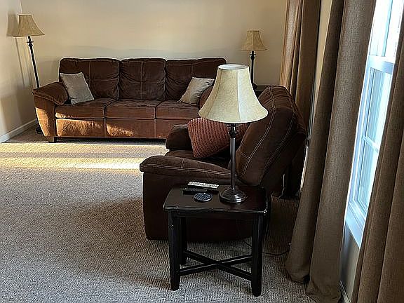 4th image of 91 Taverly Dr