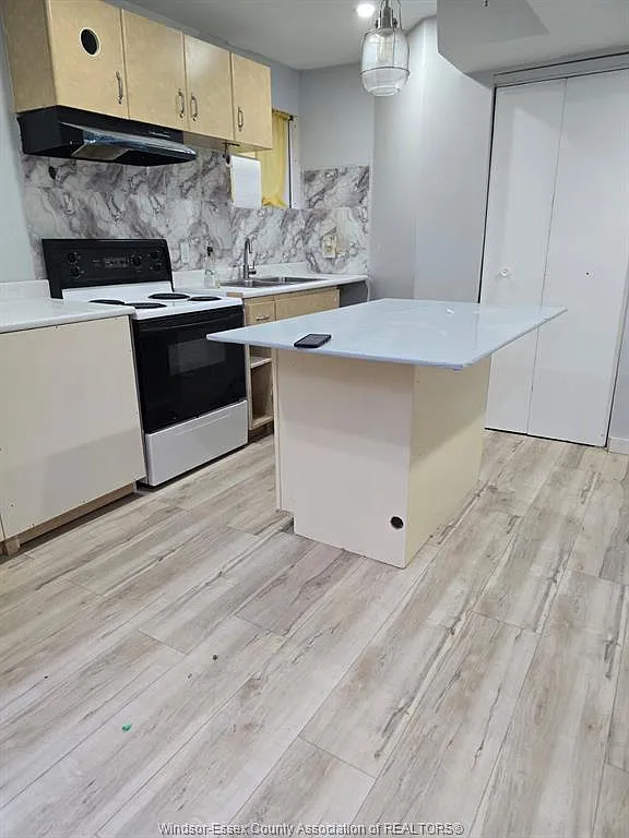 3 bed, $1,700 — Photo 3