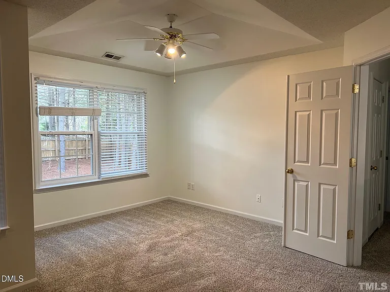 109 Cranwell Ct — Photo 9