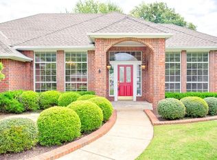 4812 Crystal Lake Rd, Norman, OK 73072