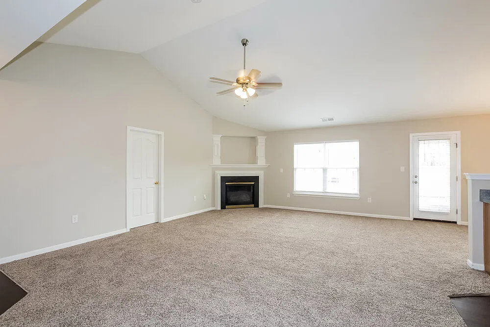 3 bed, 2.0 bath, 1234 sqft, $2,590 — Photo 3