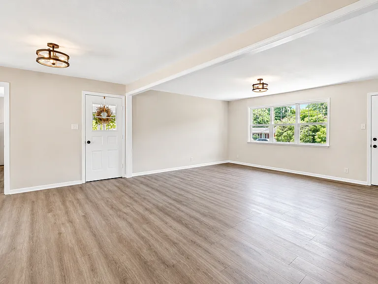 4401 Genny Lynn Dr — Photo 3