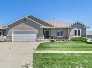 2215 Rosewood Ridge Dr, Marion, IA 52302