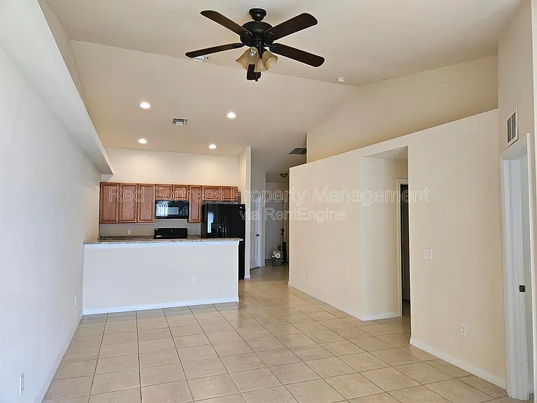 542 SE 6th Pl — Photo 11