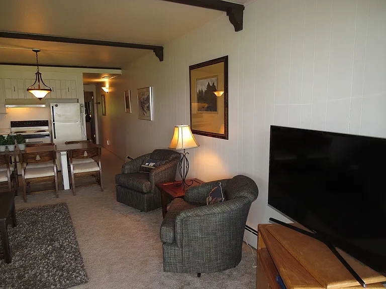 401 W La Bonte St #106 — Photo 4