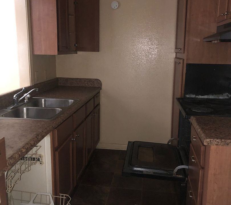 2nd image of 2010 W Algonquin Trl APT 10