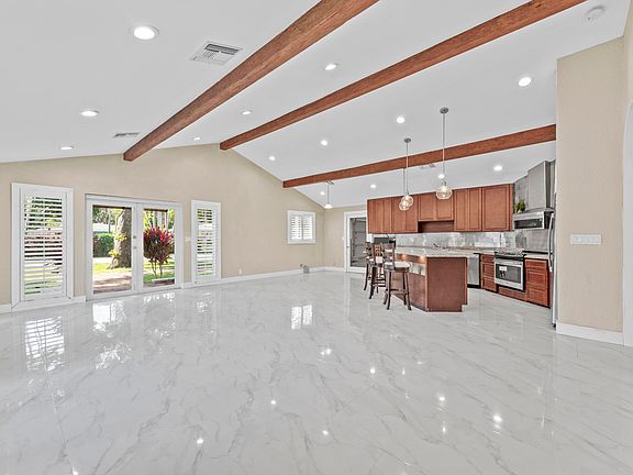3rd image of 1255 SW 15TH Avenue