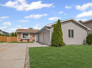 10 W Schubert Ave, Glendale Heights, IL