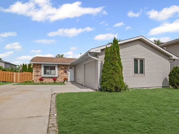 10 W Schubert Ave, Glendale Heights, IL 60139