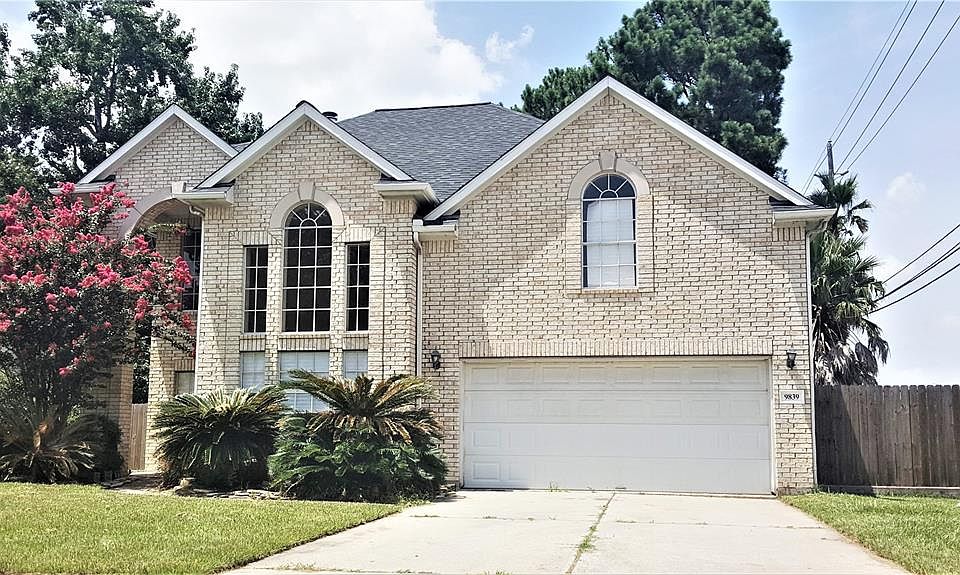1st image of 9839 Canterbury Dr