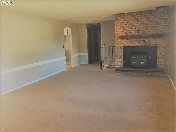 4th image of 4809 NE 112th Cir