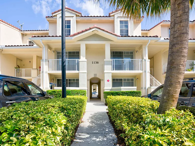 1136 Town Center Dr #11 — Photo 13