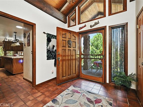 3rd image of 3663 Crestwood Dr