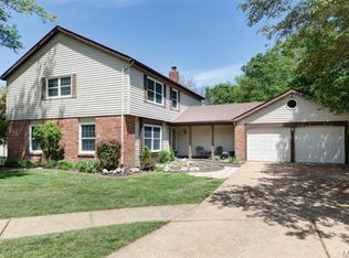15283 Country Field Ct, Chesterfield, MO