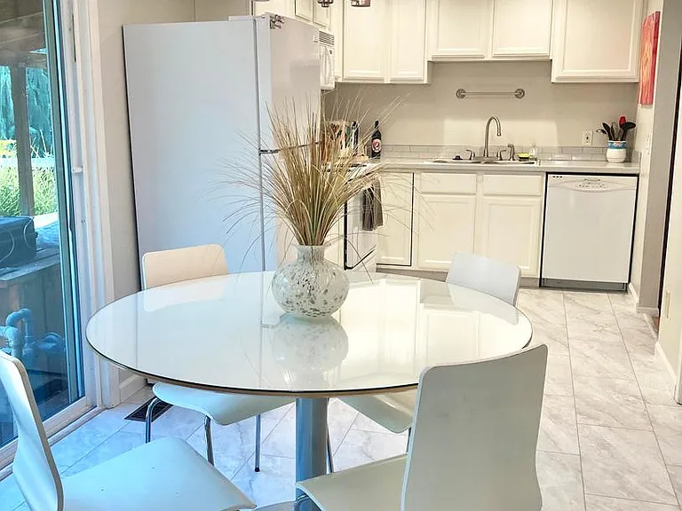 4585 W Bloom St — Photo 2