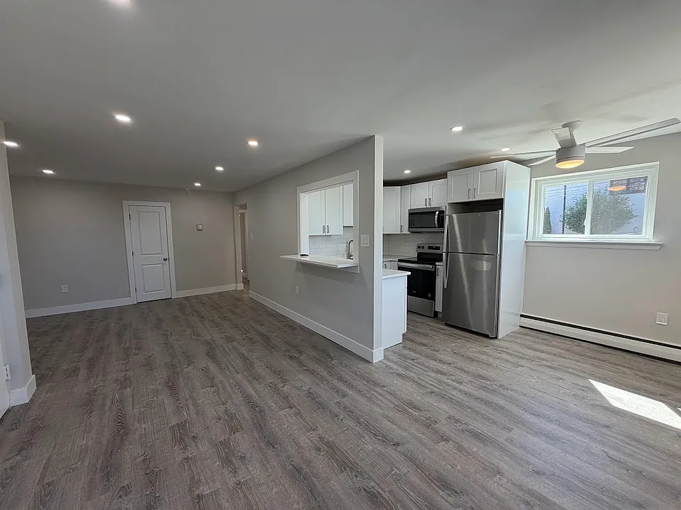 709 Harry St #1B