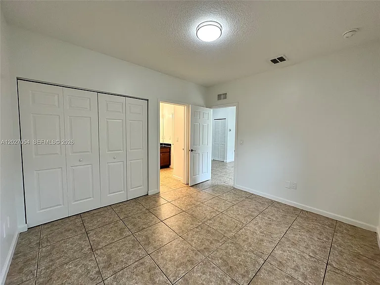 1035 NE 10th Ave #1 — Photo 14