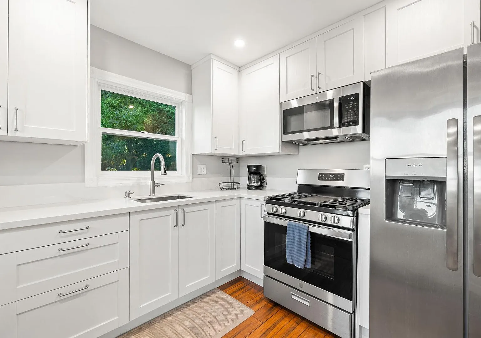 1326 Dorcas Street — Photo 4