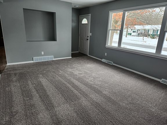 3rd image of 3555 Algonquin Dr