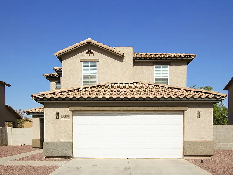 5804 S 10th Dr — Photo 1