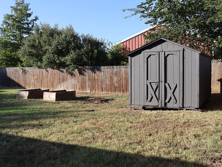 547 SW Rand Dr — Photo 20
