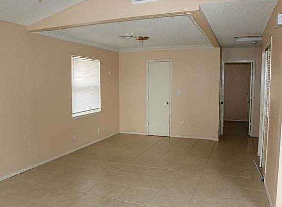 4th image of 11937 Royal Woods Dr