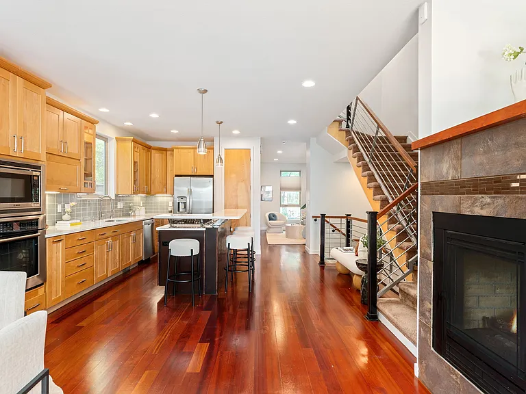 2155 S Logan St #2155 — Photo 8