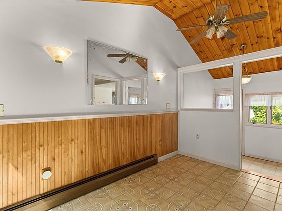 4th image of 8 Clay Pond Rd