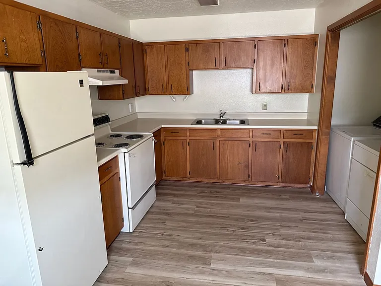 1513 S Avenue I — Photo 3