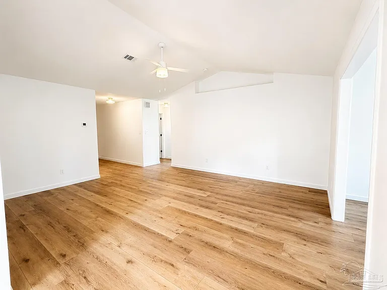 315 Mirabelle Dr — Photo 3