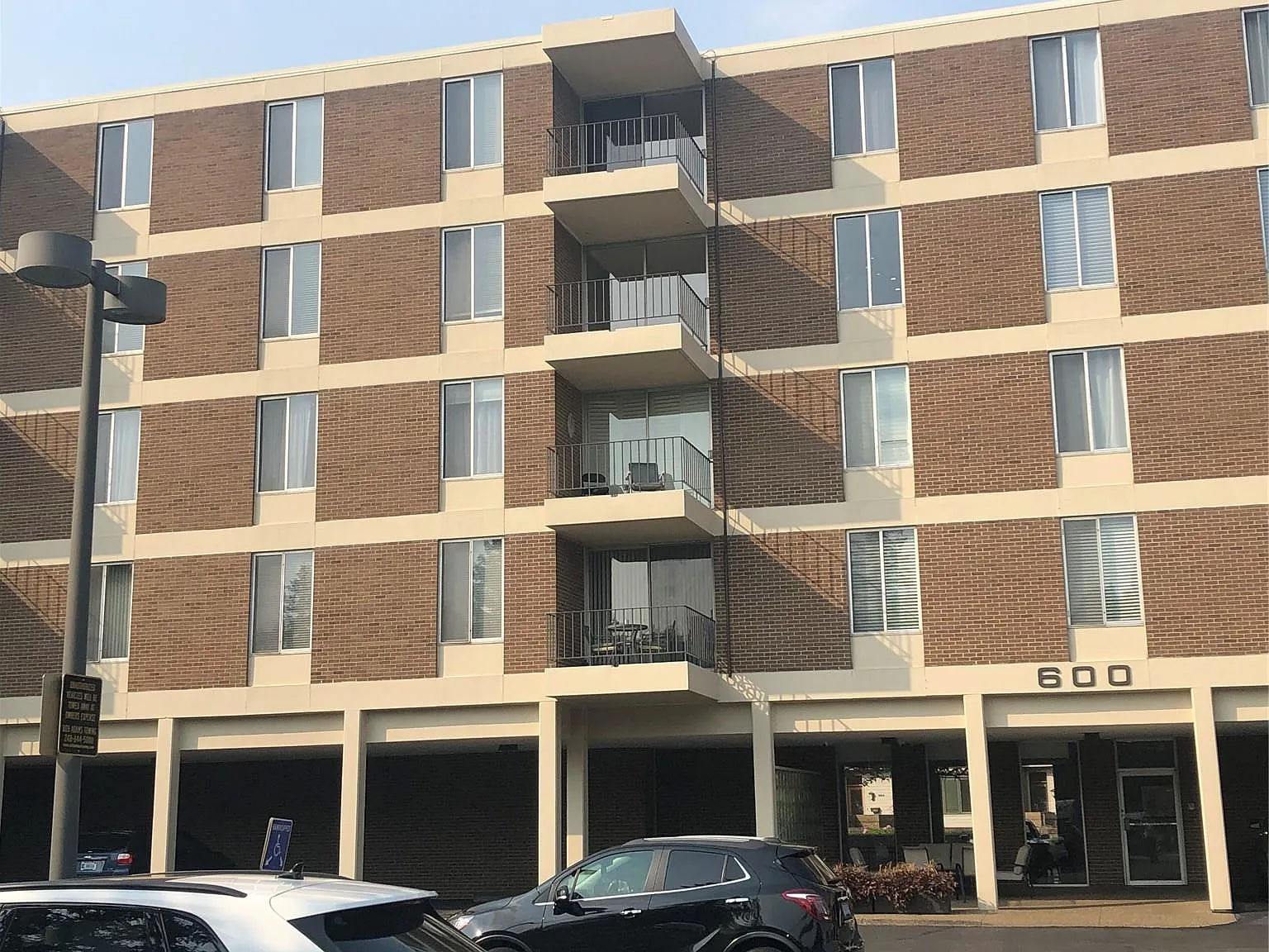 2 bed, 2.0 bath, 1117 sqft, $2,200 — Photo 1