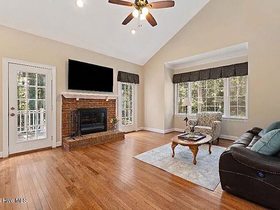 3rd image of 8407 Wycombe Lane
