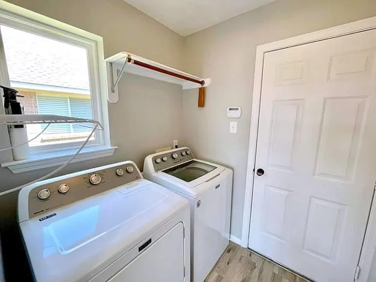 2526 Lake Dale Ln — Photo 33