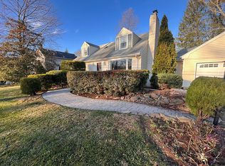 256 Stirling Rd, Watchung, NJ 07069
