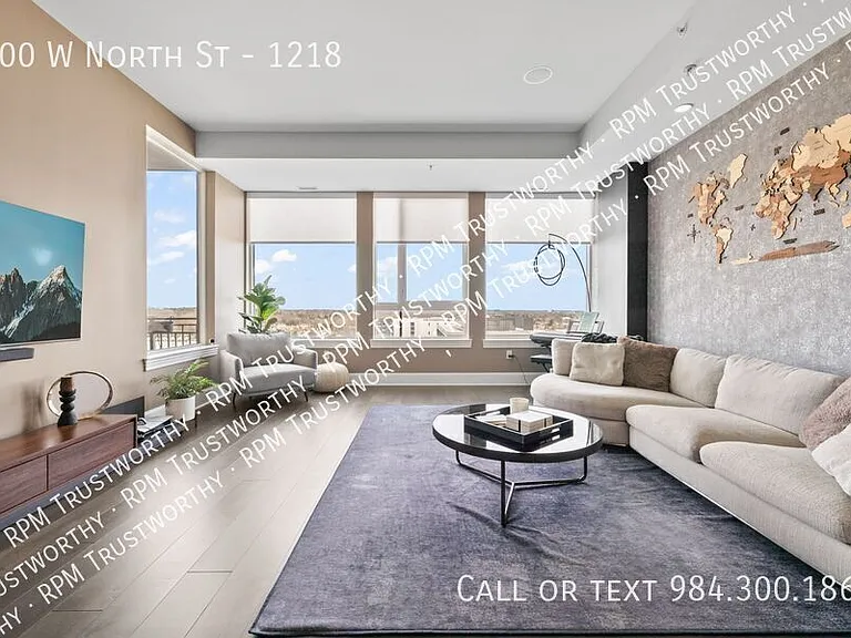 400 W North St #1218 — Photo 2