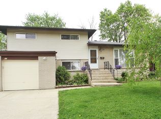 37 Stacy Ct, Glenview, IL 60025