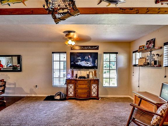 5th image of 409 Bottlebrush Ave