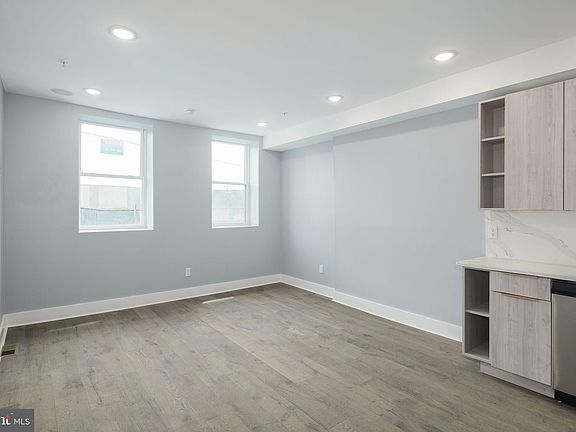 3rd image of 1521 Carpenter St Floor 1