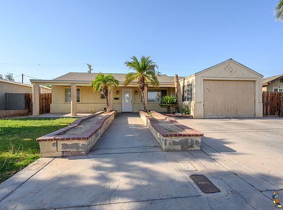 2nd image of 572 Aurora Dr