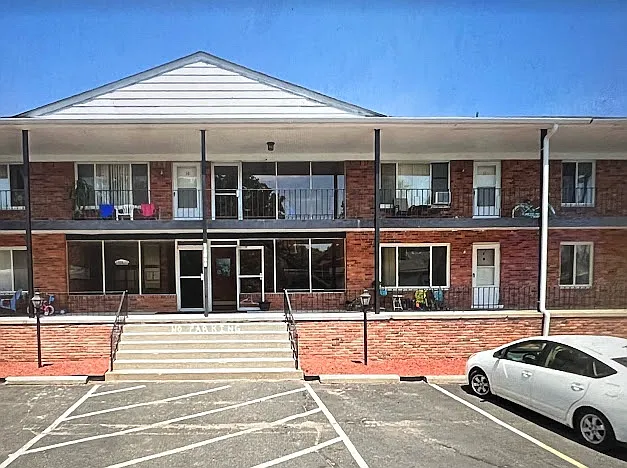 2 bed, $1,100 — Photo 1