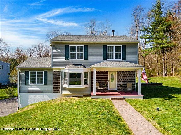 2nd image of 6 Fieldstone Drive