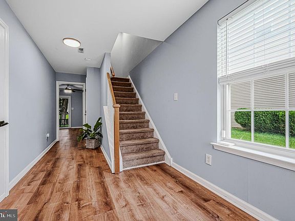 4th image of 41 Carrick Ln