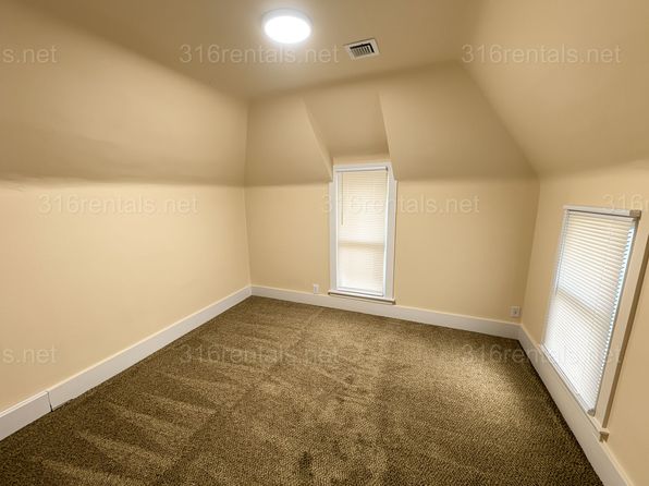 120 W 10th St